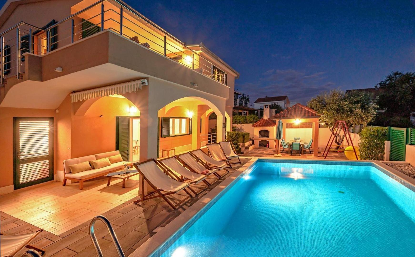 Sea Flower Beachfront Villa Sevid Esterno foto