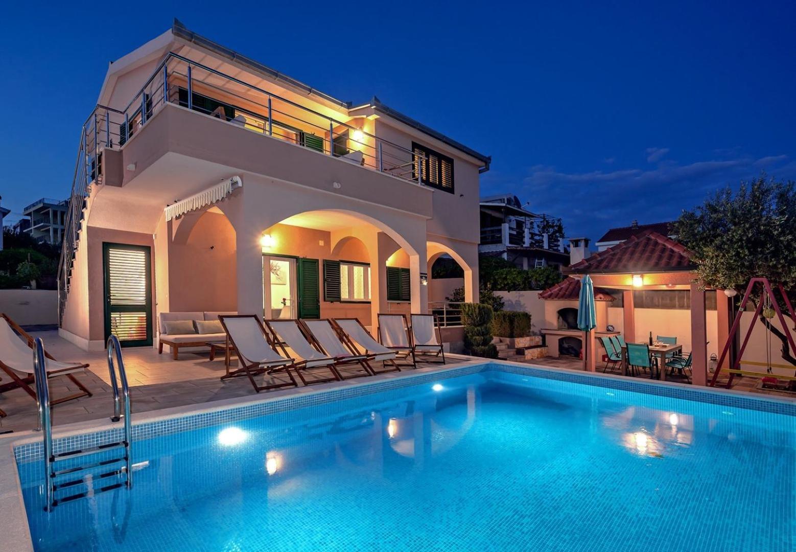 Sea Flower Beachfront Villa Sevid Esterno foto