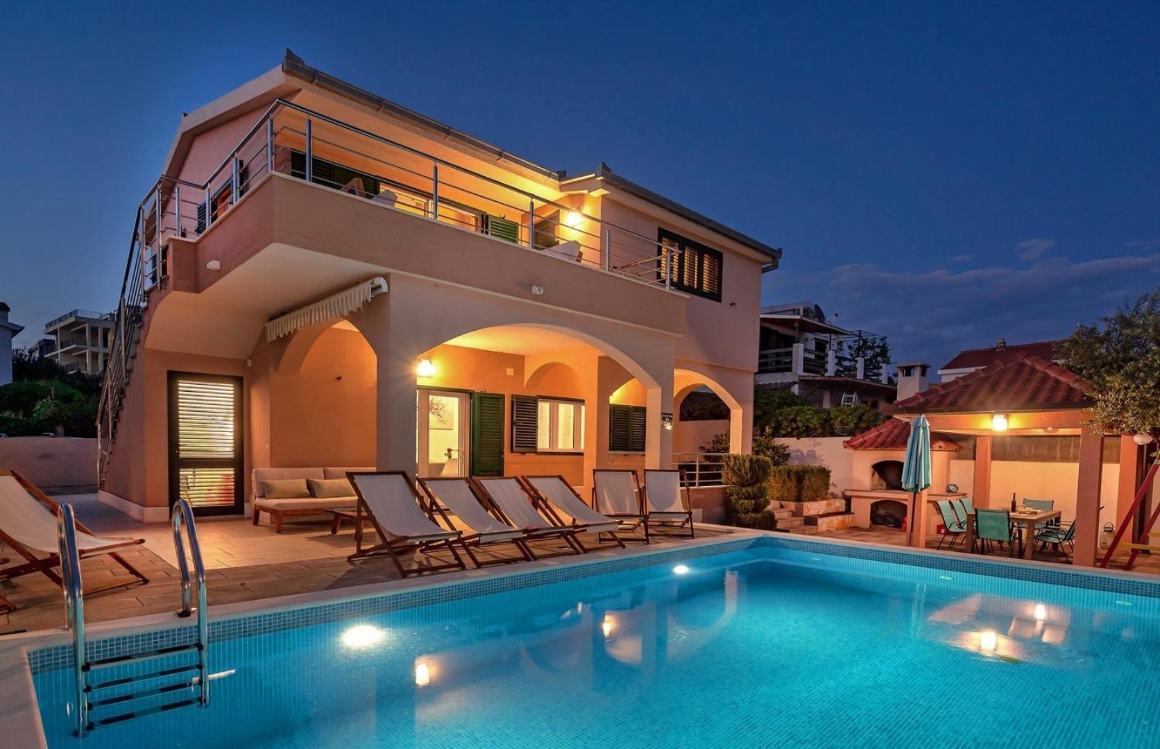 Sea Flower Beachfront Villa Sevid Esterno foto